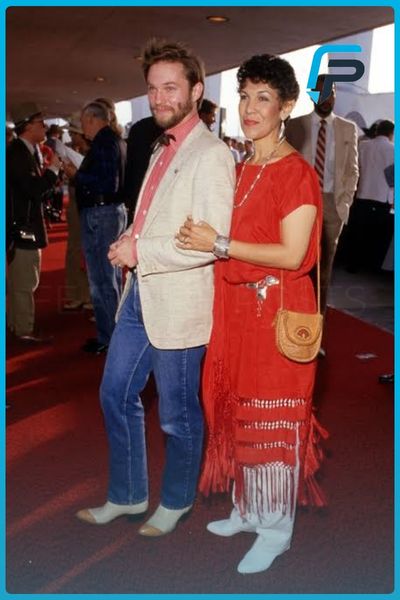 Alma Gonzales and Richard Thomas